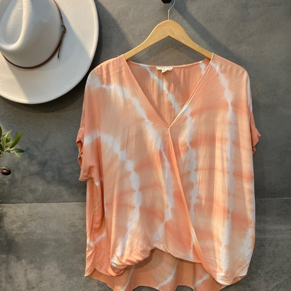Main strip size medium tie-dye blouse. Super cute short sleeve crossover front